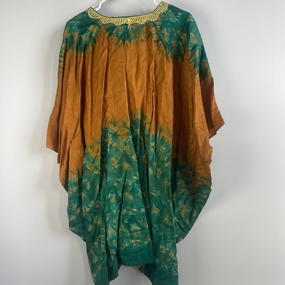 Custom made traditional clothing comes with the matching pants set - Picture 2 of 2